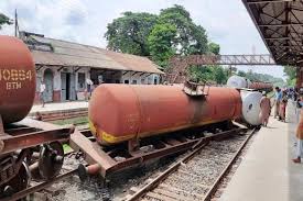 বিজিবির পাহারায় চলছে তেলবাহী ট্রেন